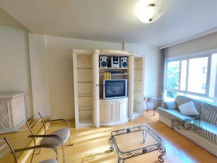 Apartamento com 2 quartos com suite e  1 vaga na Felix da Cunha em Porto Alegre