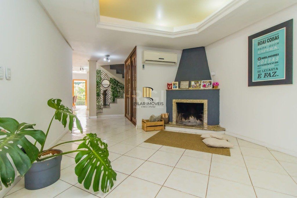 Casa para Venda - 300m², 4 dormitórios, sendo 1 suites, 3 vagas - Santa Isabel