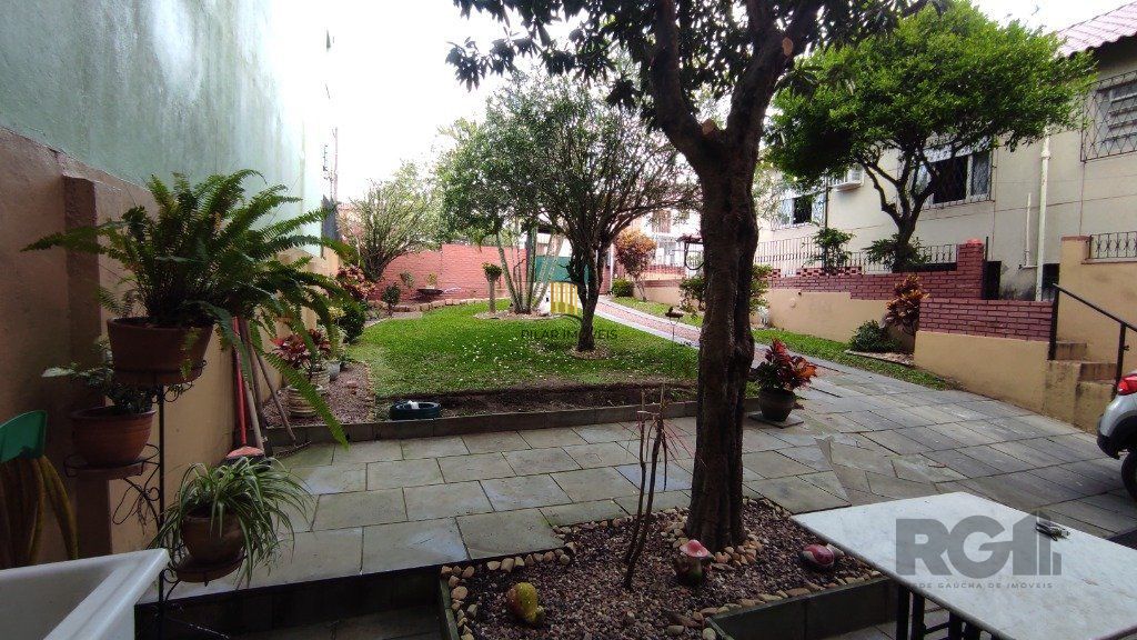 Casa 2 Dormitório(s) Bairro Vila São José