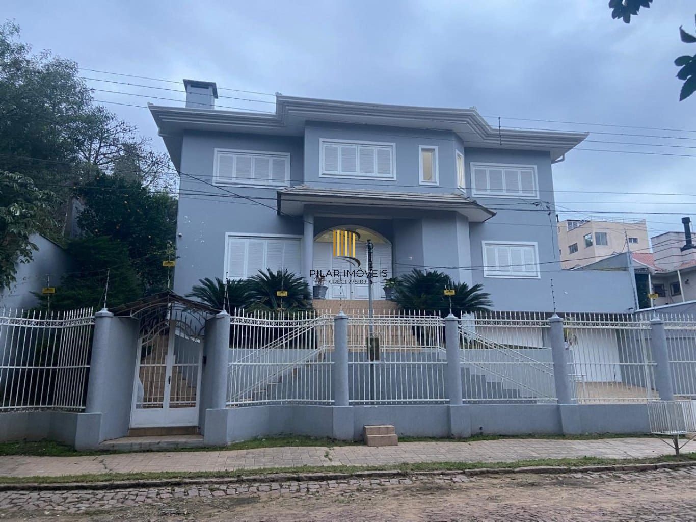 Casa com 5 dormitórios à venda em Parque Santa Fé, Porto Alegre.