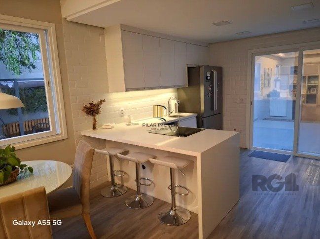 Casa reformada com 3 dormitórios, 5 vagas no bairro São João