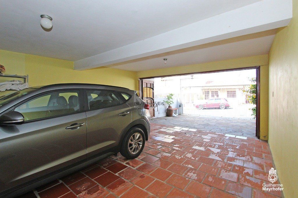 Casa para Venda - 326m², 3 dormitórios, sendo 3 suites, 4 vagas - Glória