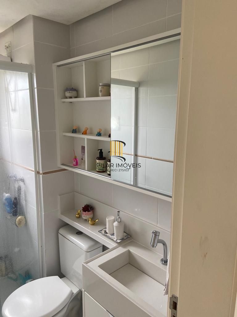 Apartamento de 02 dormitorios com 1 vaga na zona sul de Porto Alegre.