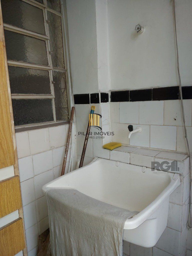 Apartamento 2 dormitórios, próximo da UFRGS, PUC, Ernesto Dorneles e trasporte público.
