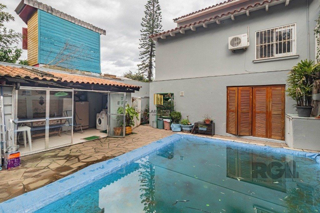 Casa de 3 dormitórios, no bairro Espírito Santo