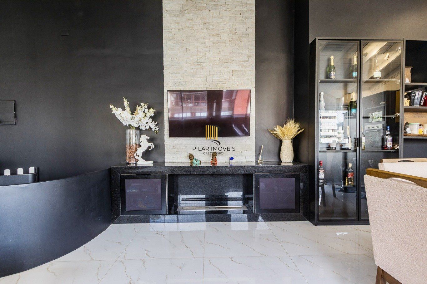 Cobertura de 3 dormitórios à venda em Mont'Serrat, Porto Alegre.