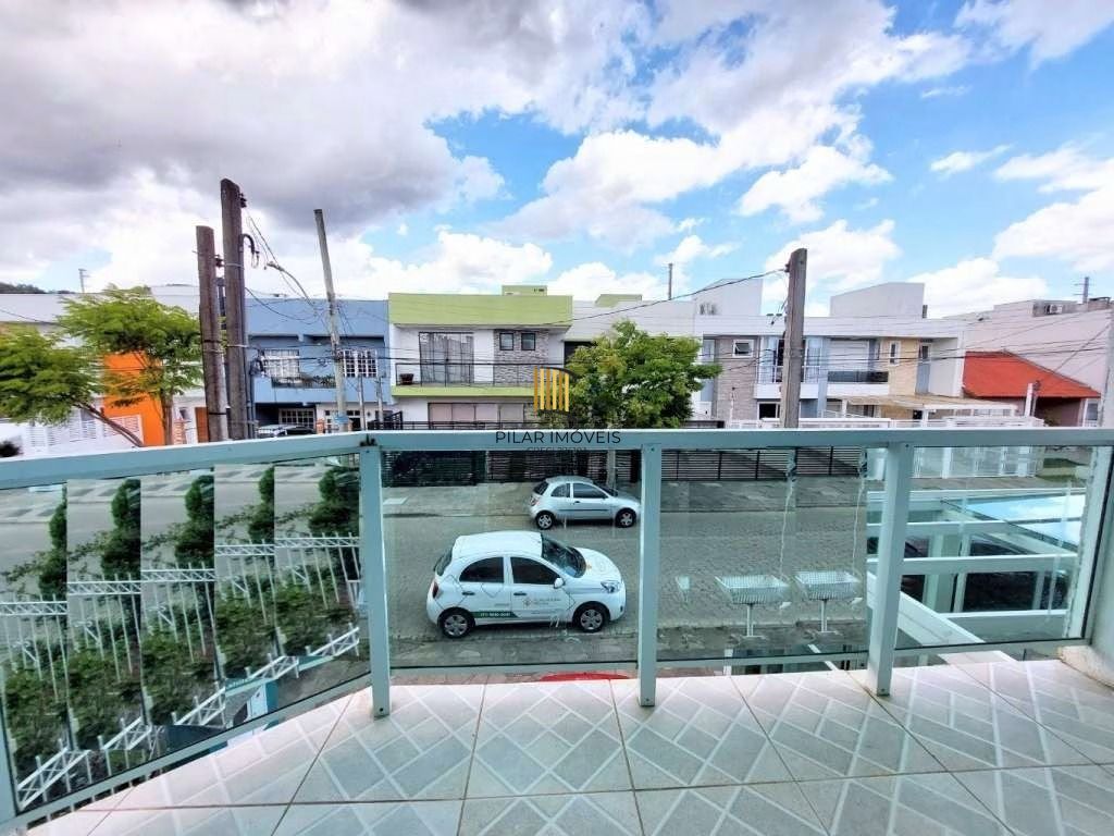 Casa à venda na Hípica, 3 dormitórios, suíte com closet, sótão com churrasqueira e terraço, condomínio fechado com lazer