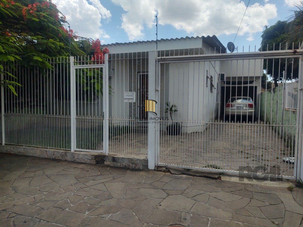 Casa de 2 dormitórios no bairro Passo das Pedras