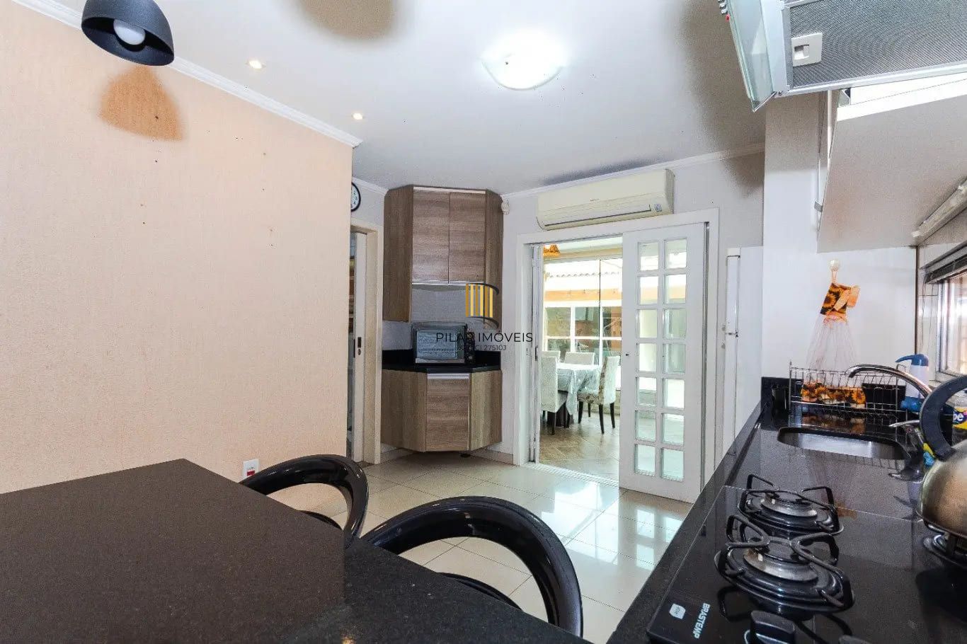 Casa com 3 dormitórios e 223m² à venda em Parque Santa Fé, Porto Alegre.