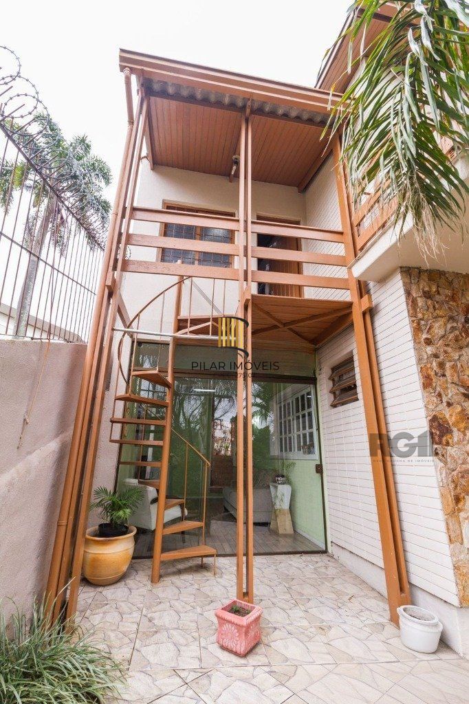 Casa 4 dormitórios no bairro Espírito Santo