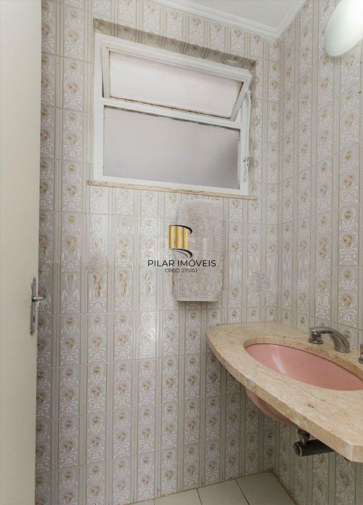 Apartamento para Venda - 128m², 3 dormitórios, 1 vaga - Menino Deus