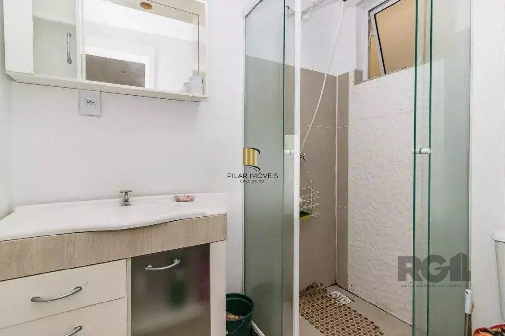 Apartamento de 2 dormitórios de 42m², no bairro Glória