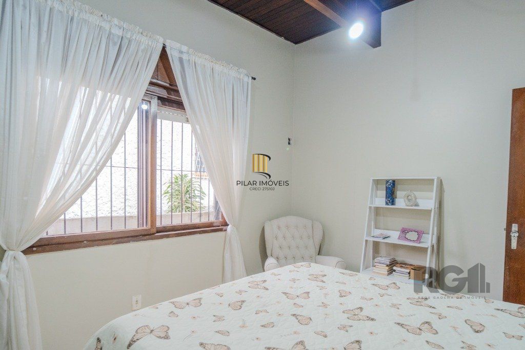 Casa 4 dormitórios no bairro Nonoai