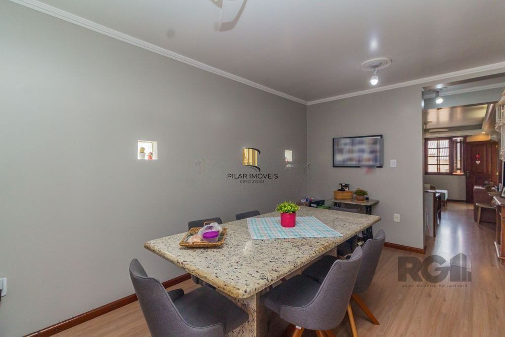 Casa de 4 dormitórios no bairro Sarandi