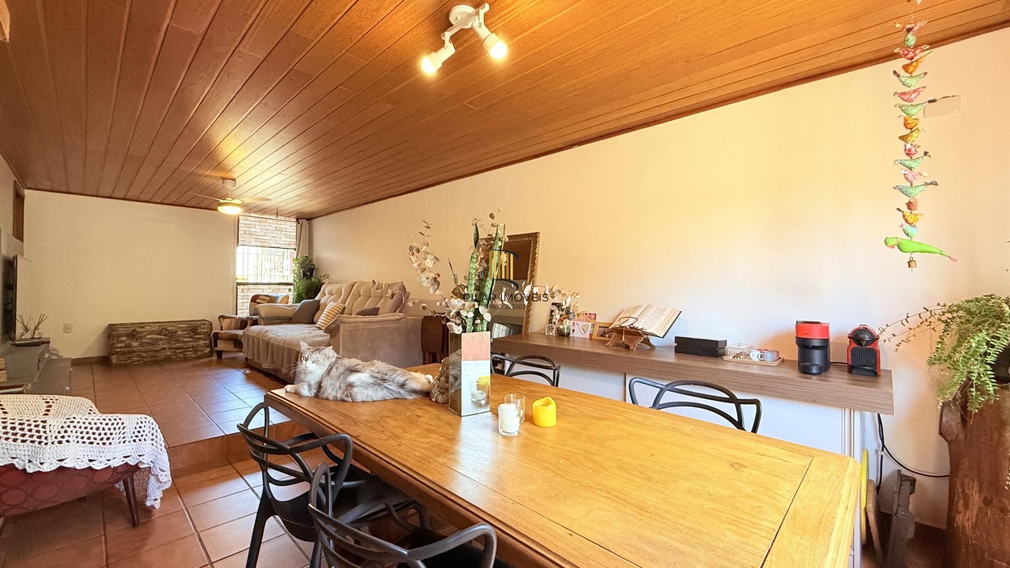 Casa 4 dormitórios no bairro Teresópolis