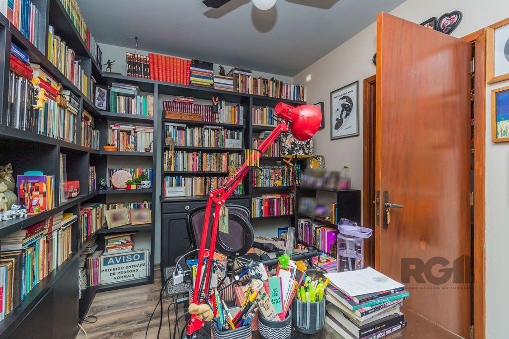 Casa em Condomínio 199m² - 3 dormitórios, 2 vagas no bairro Nonoai