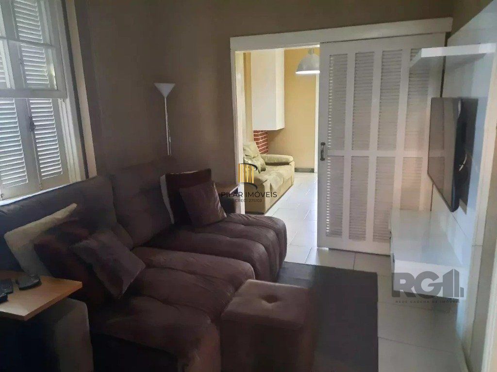 Casa de 3 dormitórios, no bairro Glória