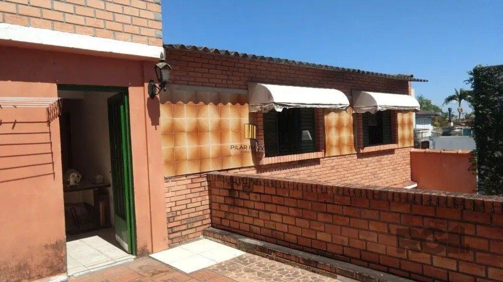 Casa com 3 dormitórios no bairro Sarandi