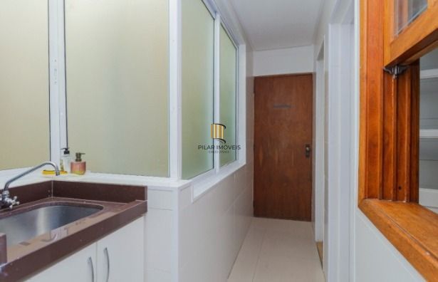 Apartamento com 3 quartos, 1 vaga no bairro Menino Deus