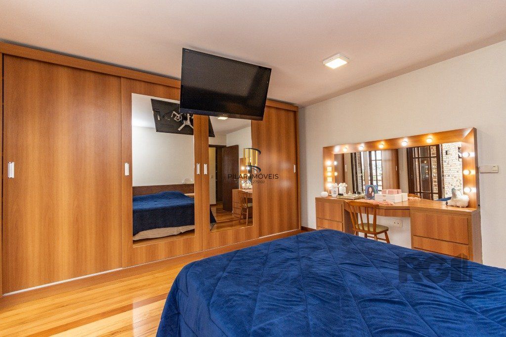 Casa de 484m², 4 dormitórios, 8 vagas no bairro Chácara das Pedras!