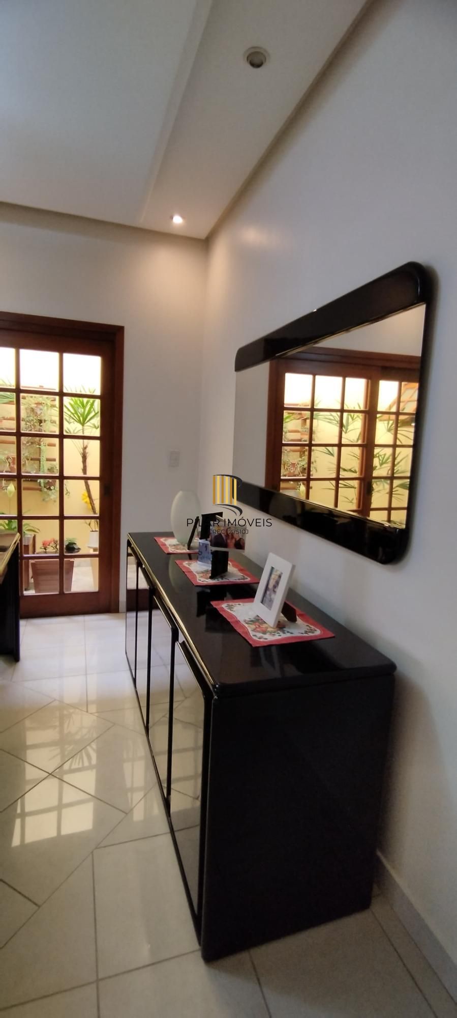 Casa 348m², 4 dormitórios, 2 vagas no bairro Nonoai