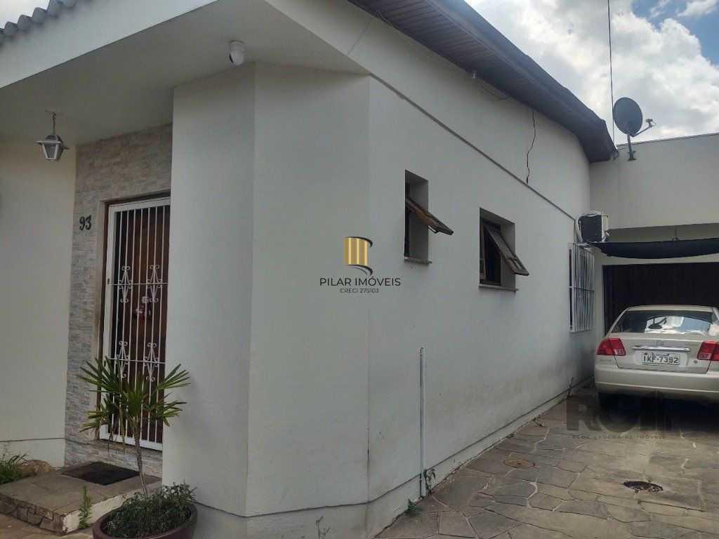 Casa de 2 dormitórios no bairro Passo das Pedras