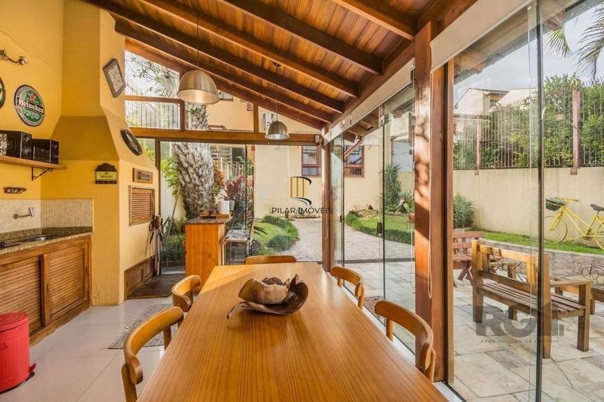 Casa 279m² - 4 dormitórios, 3 vagas no bairro Santa Tereza