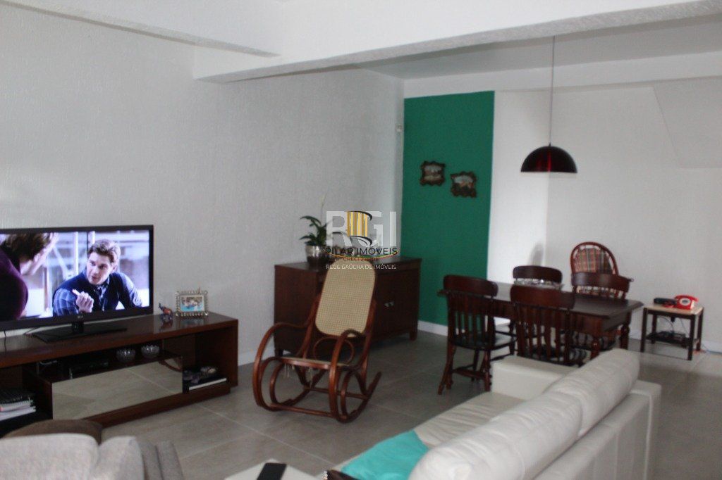 Casa para Venda - 300m², 5 dormitórios, sendo 3 suites, 5 vagas - Teresópolis