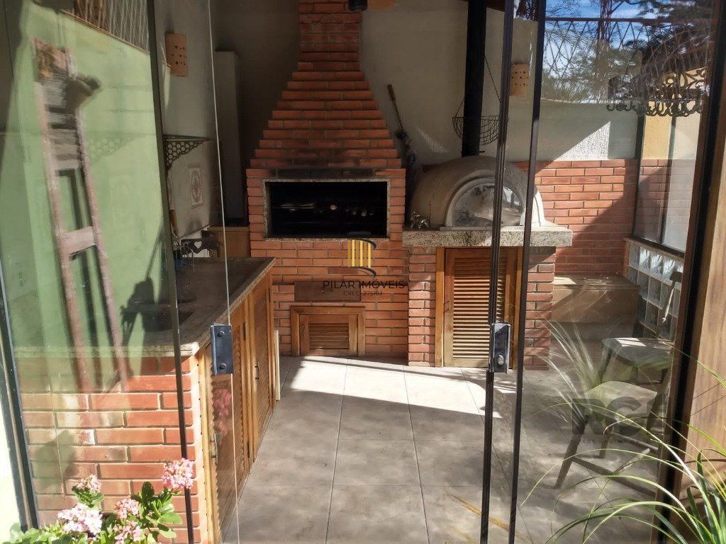 Casa de 168m² - 3 dormitórios, 3 vagas no bairro Nonoai
