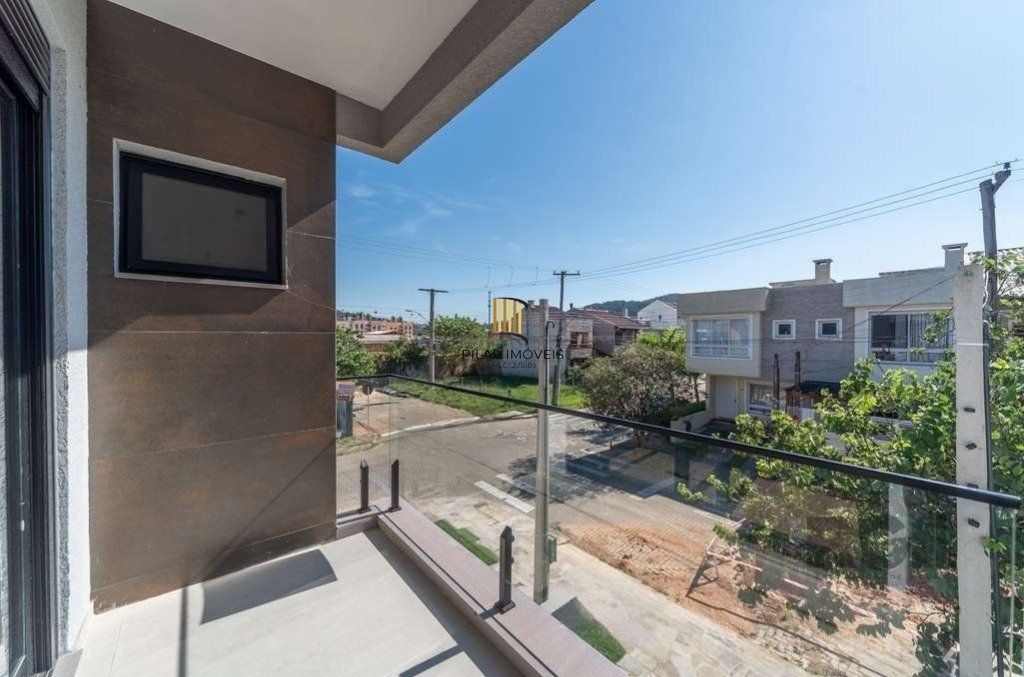 Casa de 3 dormitórios no bairro Hípica