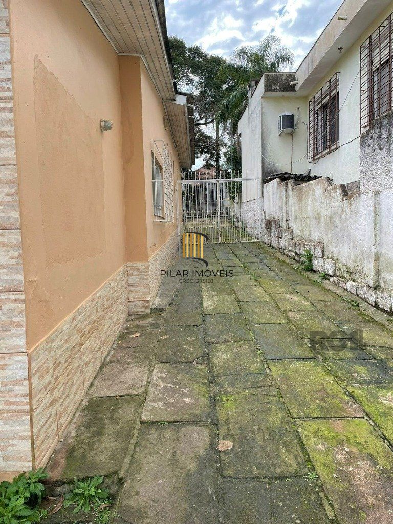 Casa de alvenaria, 03 dormitórios próximo a Av. Teresópolis