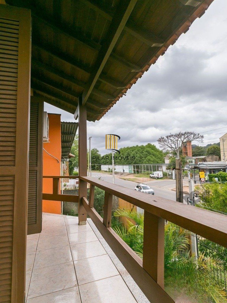 Casa de 3 dormitórios,  no bairro Campo Novo