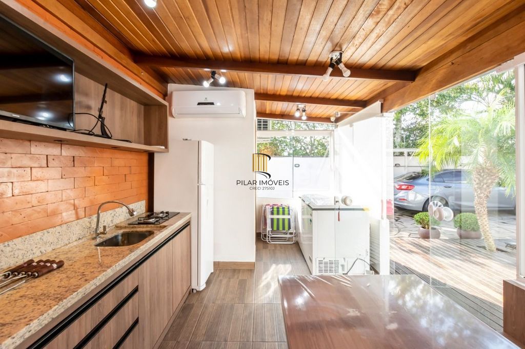 Casa de 2 dormitórios à venda no Bairro na Lomba do Pinheiro - Porto Alegre