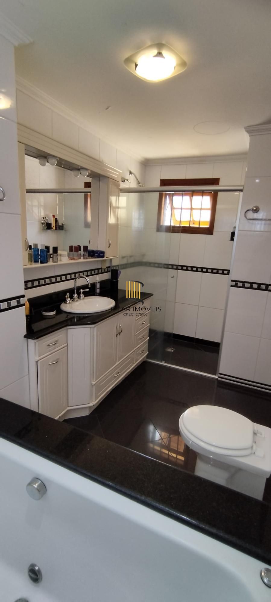 Casa 348m², 4 dormitórios, 2 vagas no bairro Nonoai