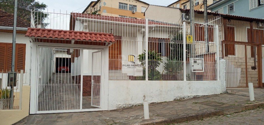 Casa para Venda - 95m², 2 dormitórios, 3 vagas - Teresópolis - Pilar Imóveis