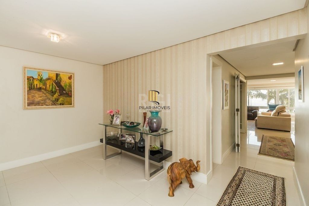 Excelente casa de 466m² com 03 suítes e 4 vagas de garagem.