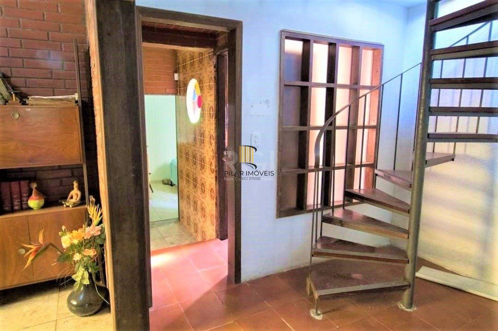 Casa para Venda - 287m², 3 dormitórios, sendo 2 suites, 4 vagas - Nonoai
