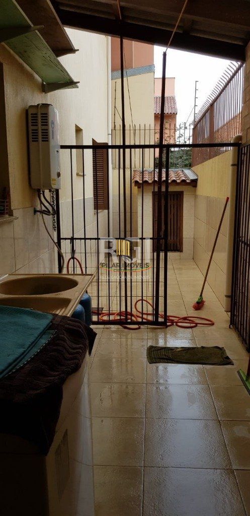 Casa para Venda - 300m², 4 dormitórios, sendo 2 suites, 4 vagas - Medianeira