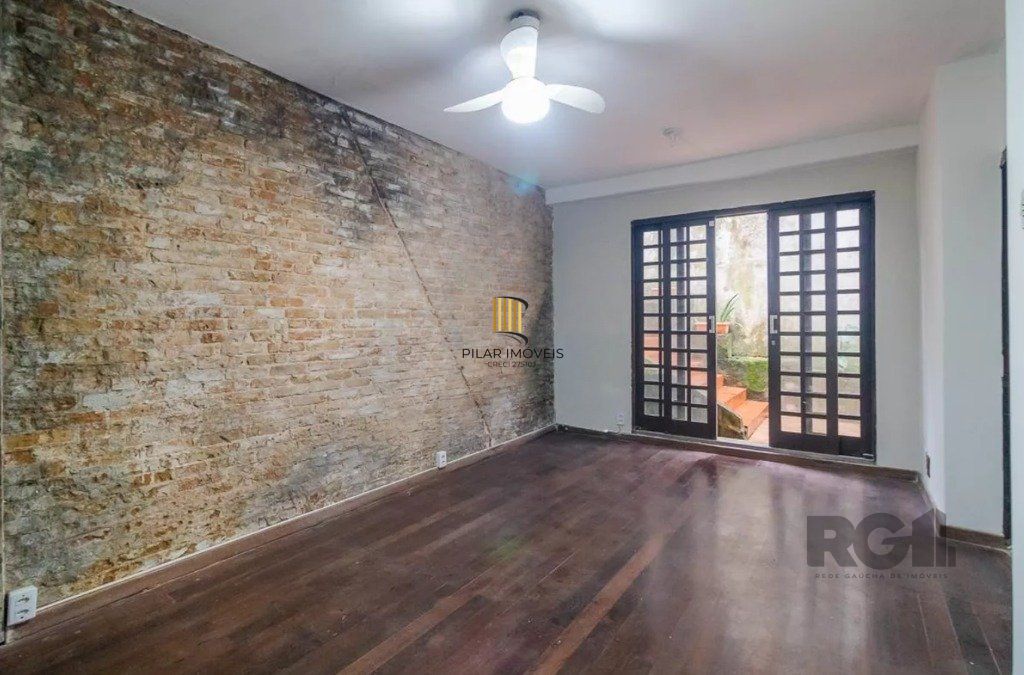 Casa para Venda - 160m², 3 dormitórios, sendo 1 suite, 2 vagas - Teresópolis