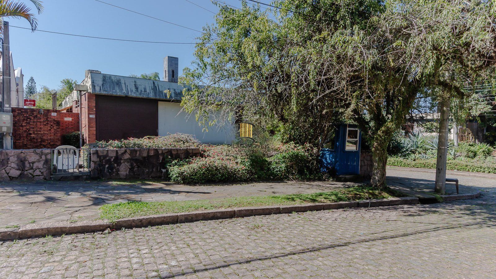 Casa com 3 dormitórios com 279.5m², no bairro Três Figueiras