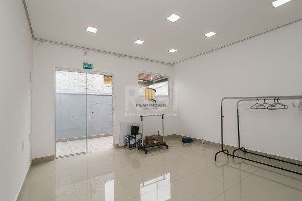 Prédio comercia próximo a Av. Bento Gonçalves.