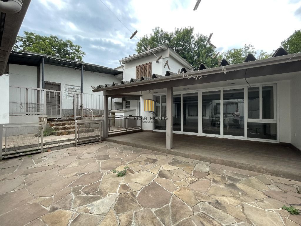 Casa 6 dormitórios no bairro Partenon