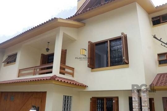 Excelente casa de 287m² com 3 dormitórios e 4 vagas.