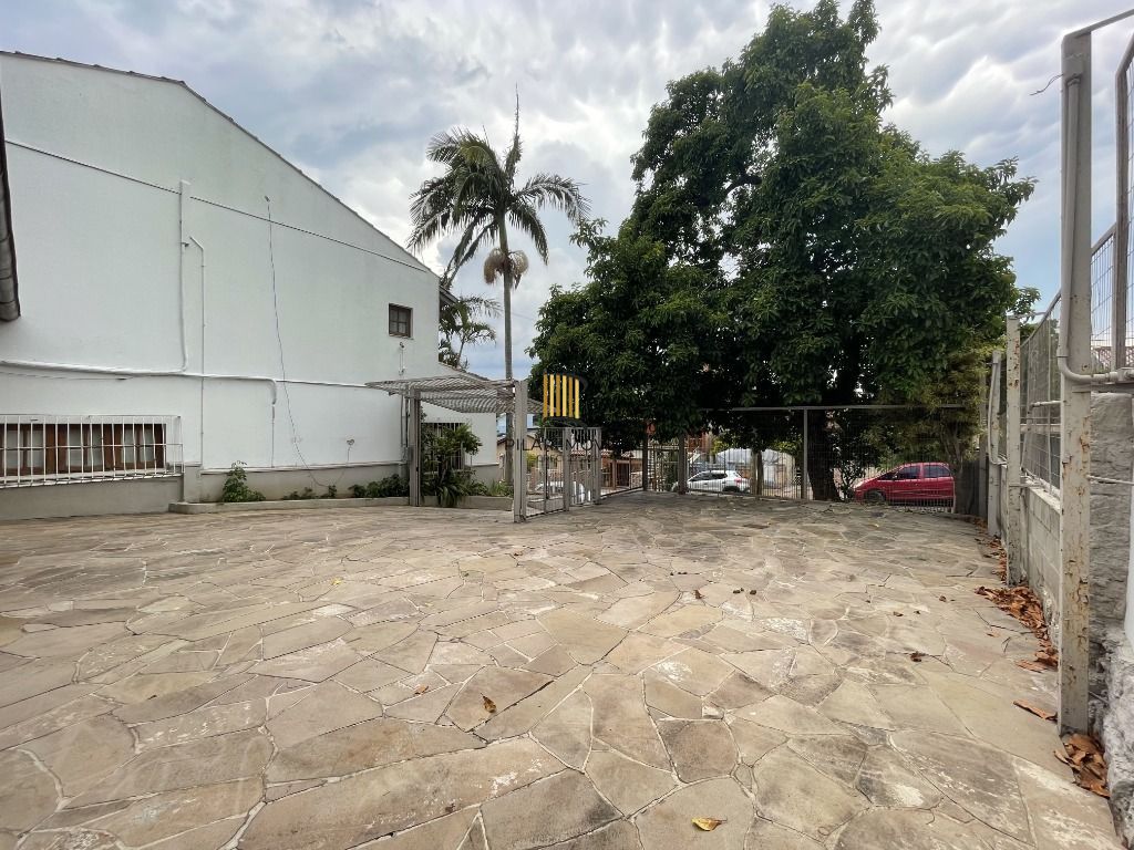 Casa 6 dormitórios no bairro Partenon