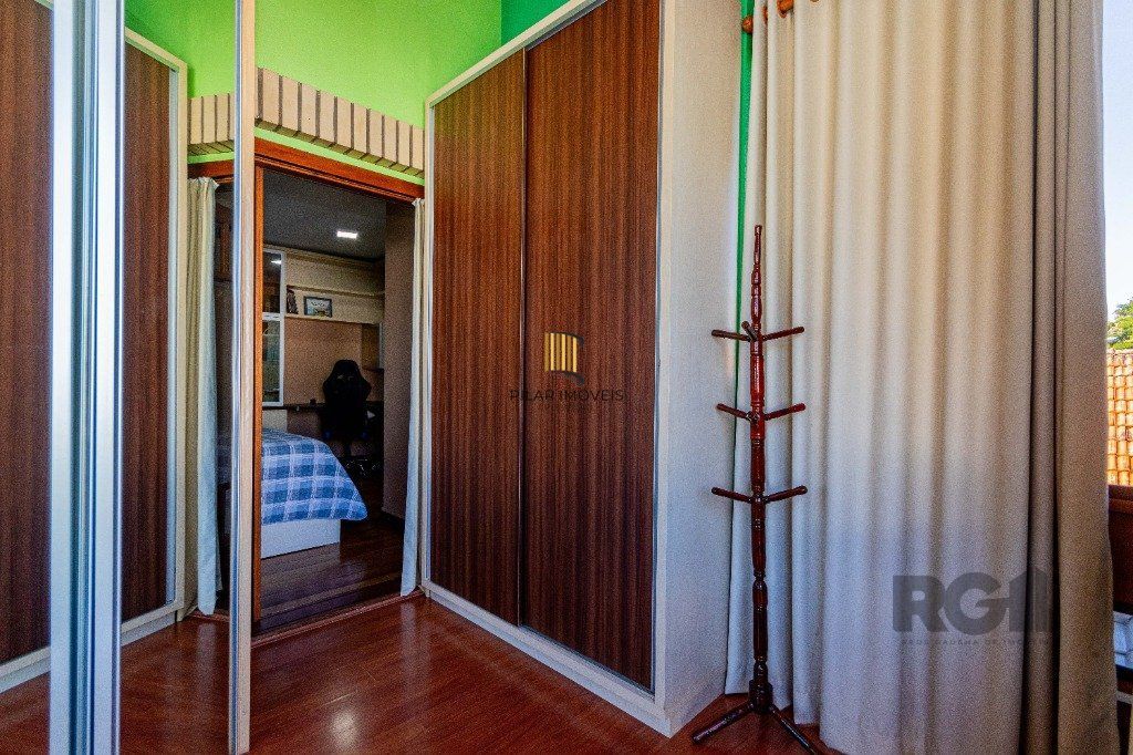Casa de 4 dormitórios 304m² no bairro Jardim Lindóia