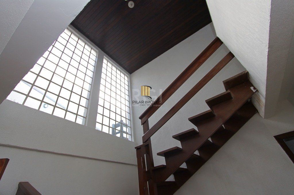 Casa para Locação/Aluguel - 240m², 4 dormitórios, 6 vagas - Nonoai