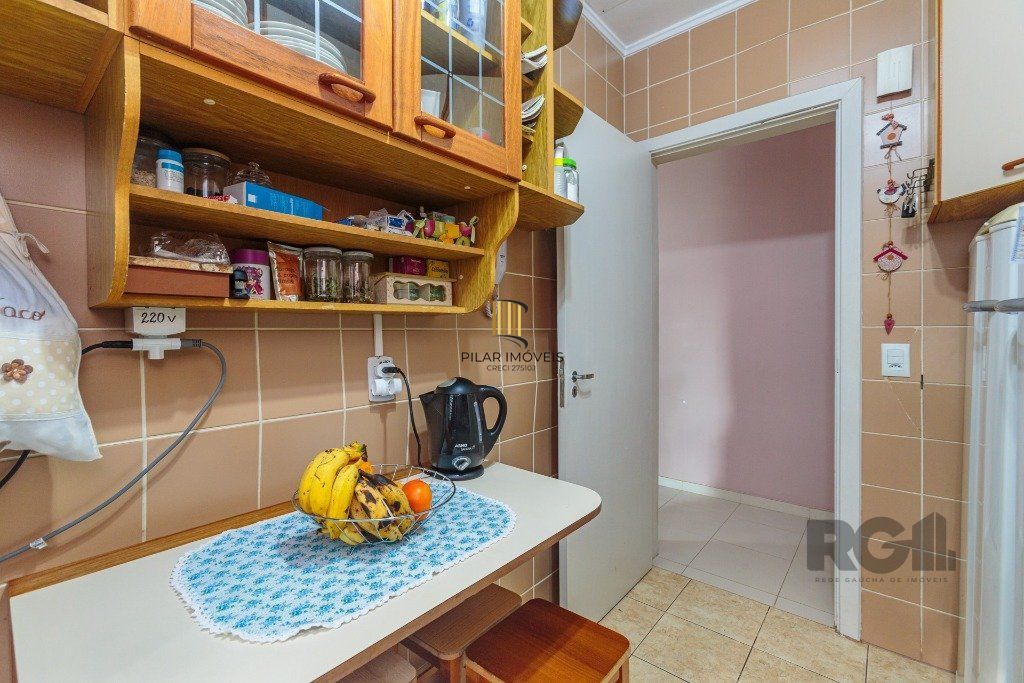 Apartamento 2 dormitórios  com 1 vaga no bairro Teresópolis em Porto Alegre