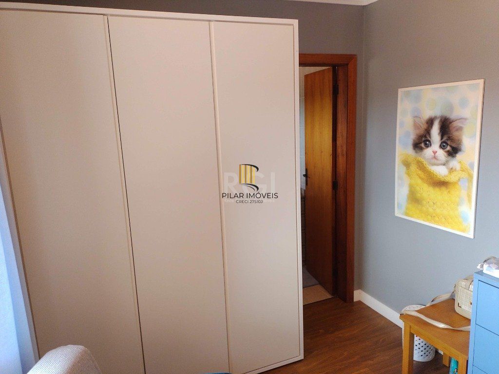 Excelente casa com 03 suíte, espaço gourmet com churrasqueira, living com lareira, pátio com piscina e garagem para 02 carros no bairro Espírito Santo