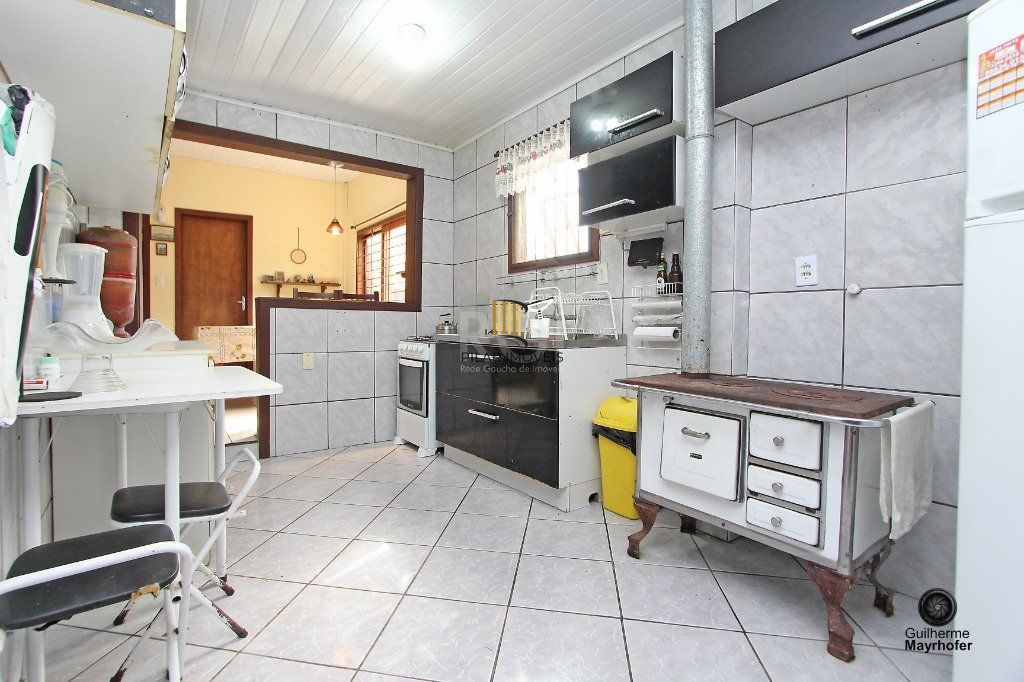 Casa para Venda - 150m², 2 dormitórios, 2 vagas - Nonoai