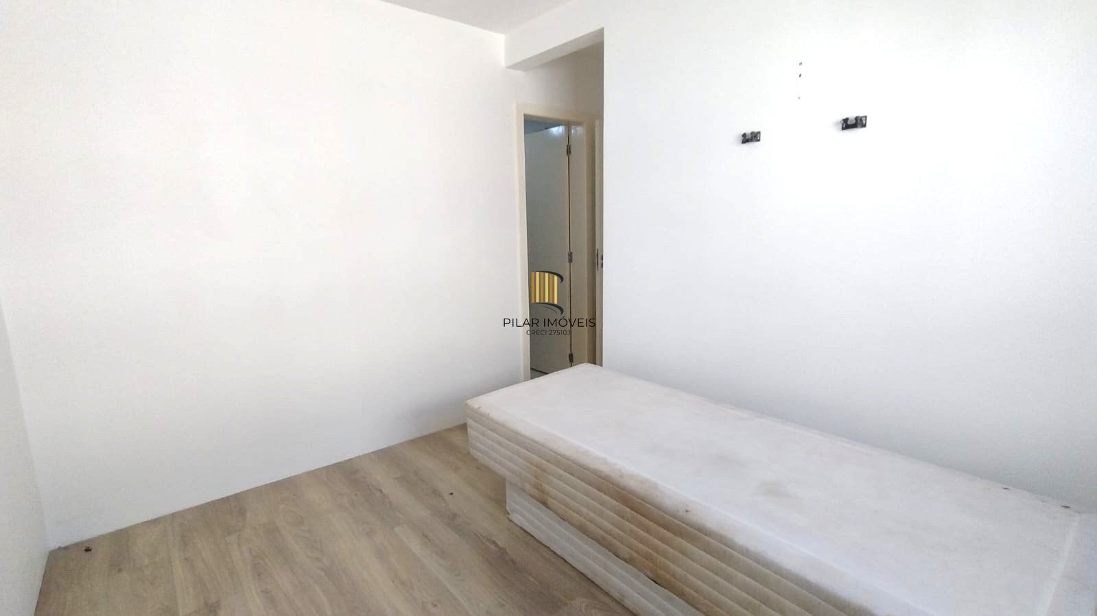 Apartamento de 2 dormitórios á venda no Bairro Jardim Itu, Porto Alegre.